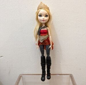 Ever After High Apple White Dragon Games Rider Doll
